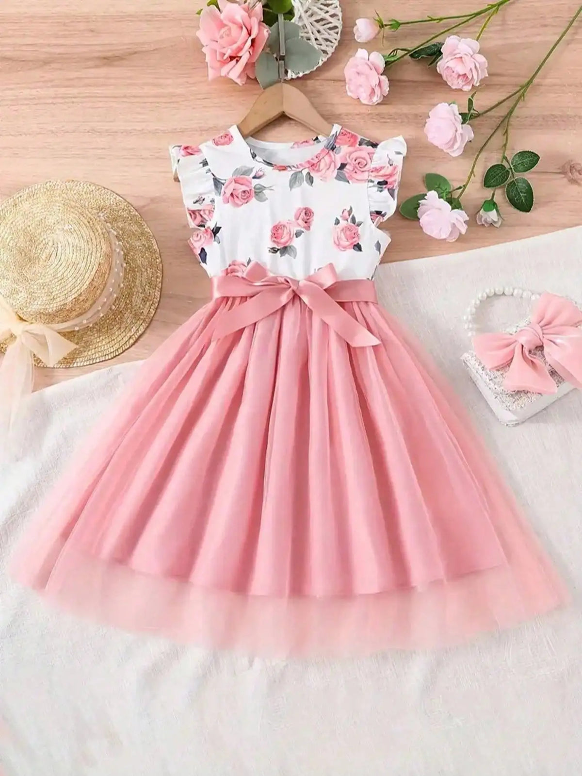 Girls' Small Flying Sleeves Round Neck Dress