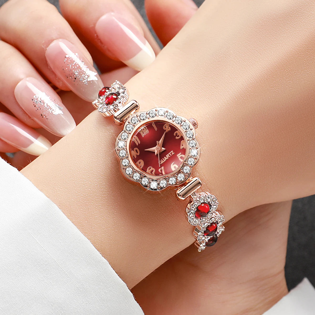 Women's Elegant Rhinestone Strap Quartz Wristwatch
