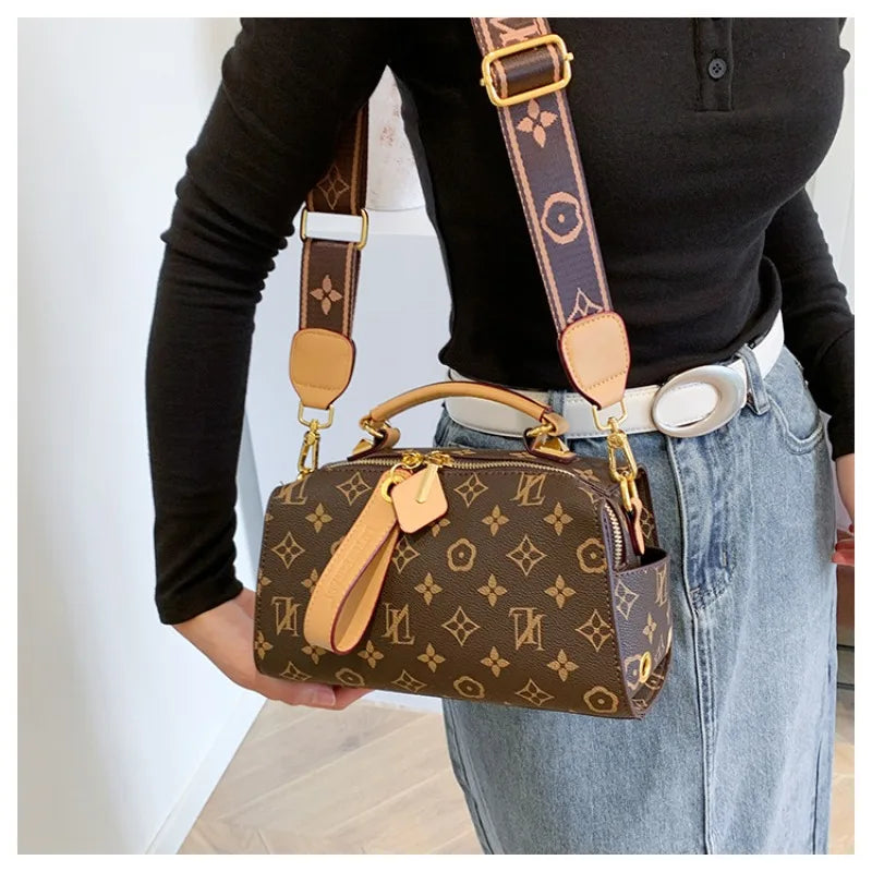 Women's Versatile Fashionable Commuting Broadband Shoulder Bag