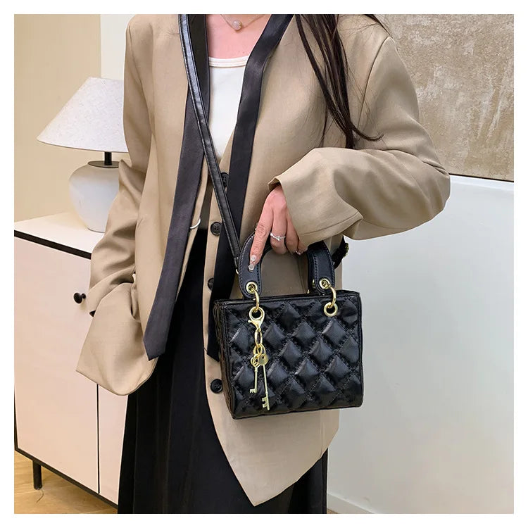 Women's Fashionable Texture Diamond Grid Shoulder Bag
