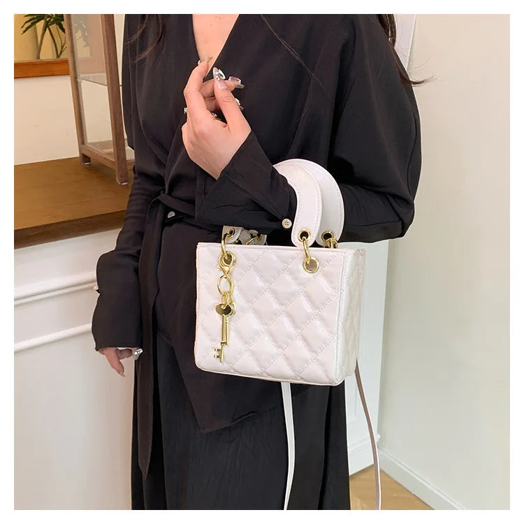 Women's Fashionable Texture Diamond Grid Shoulder Bag
