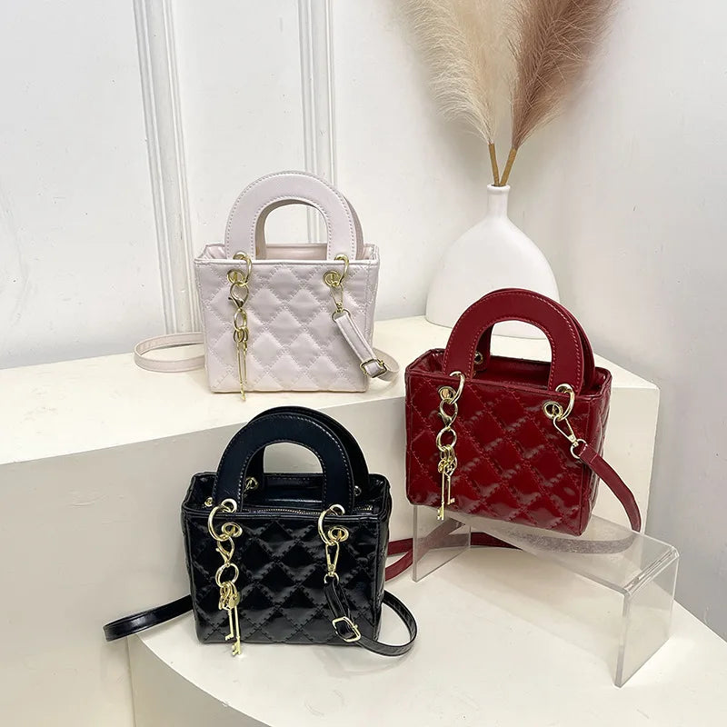 Women's Fashionable Texture Diamond Grid Shoulder Bag