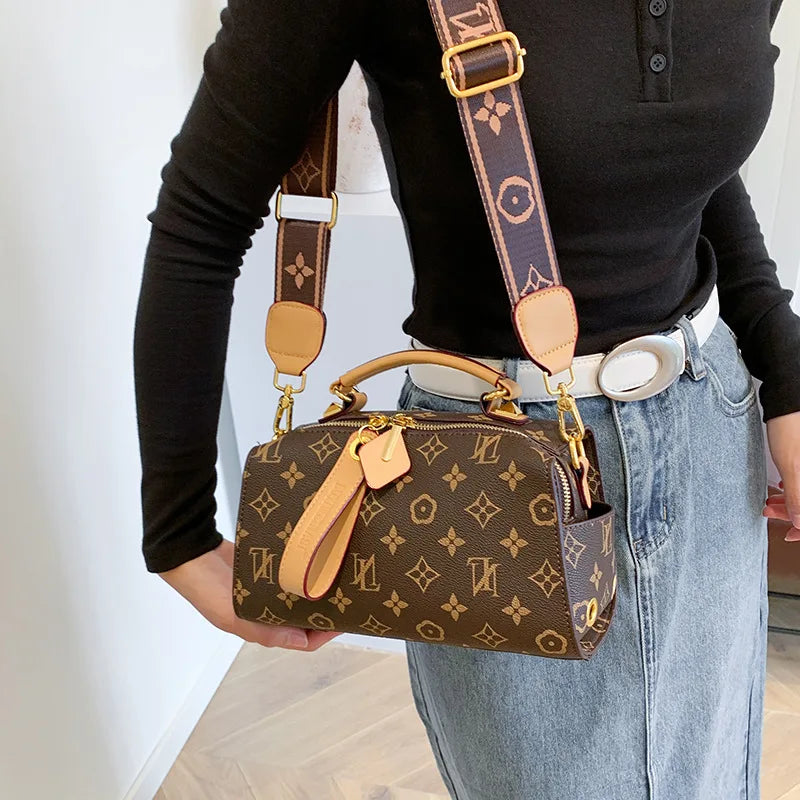 Women's Versatile Fashionable Commuting Broadband Shoulder Bag