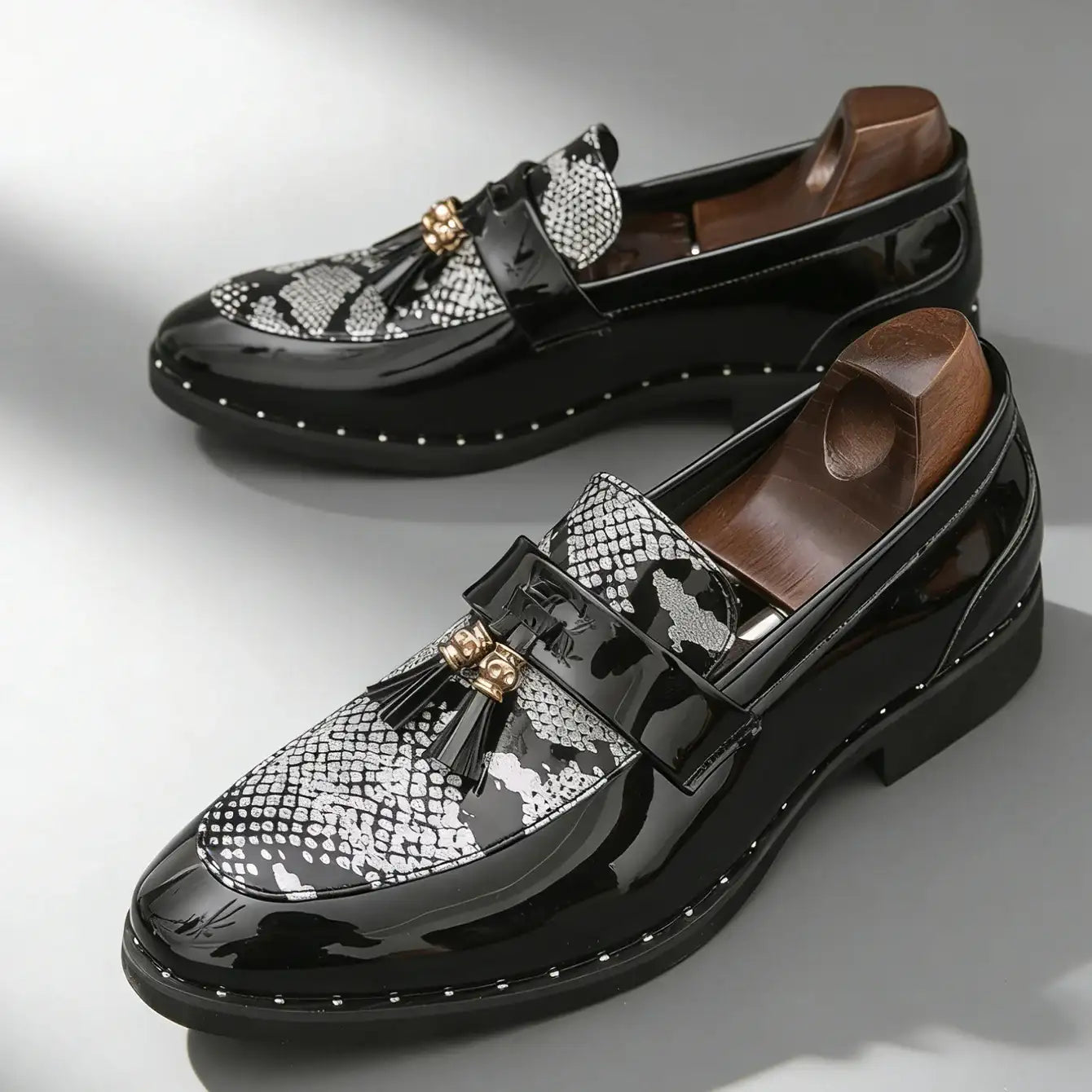 Men's Leather Shiny Tassel Snake Print Loafers Shoes