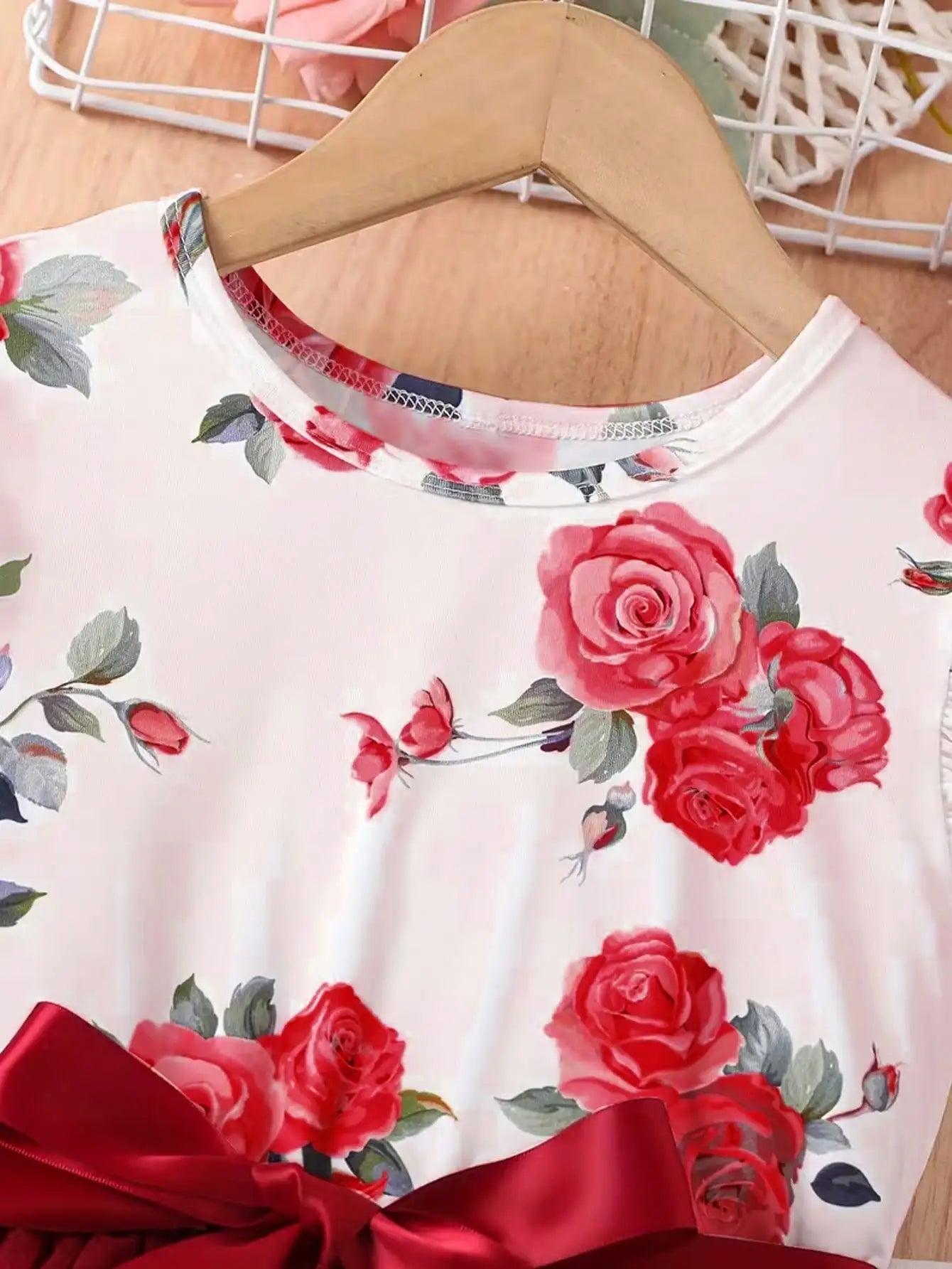 Girls' Small Flying Sleeves Round Neck Dress