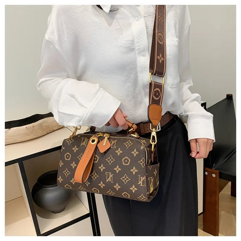 Women's Versatile Fashionable Commuting Broadband Shoulder Bag