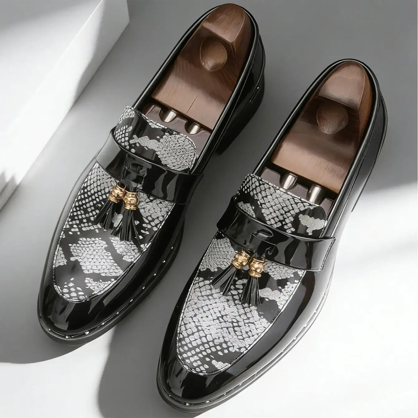 Men's Leather Shiny Tassel Snake Print Loafers Shoes