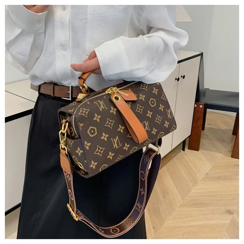 Women's Versatile Fashionable Commuting Broadband Shoulder Bag