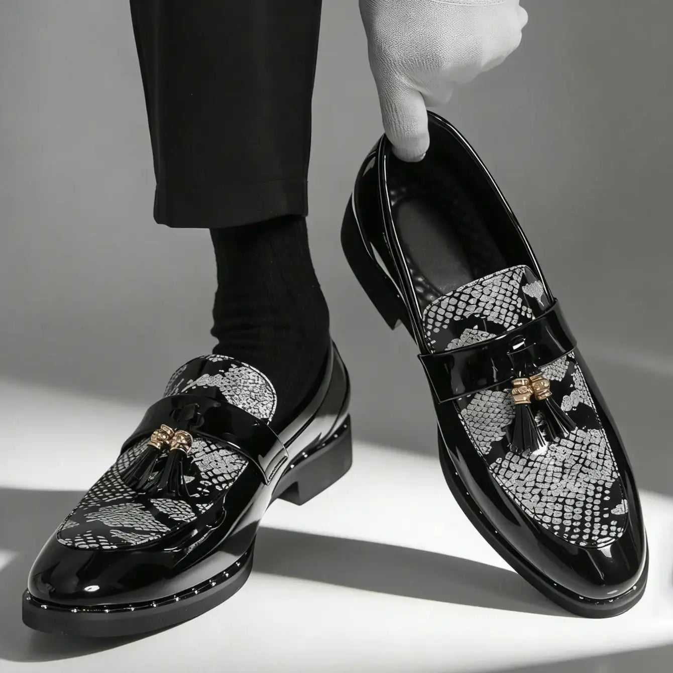 Men's Leather Shiny Tassel Snake Print Loafers Shoes