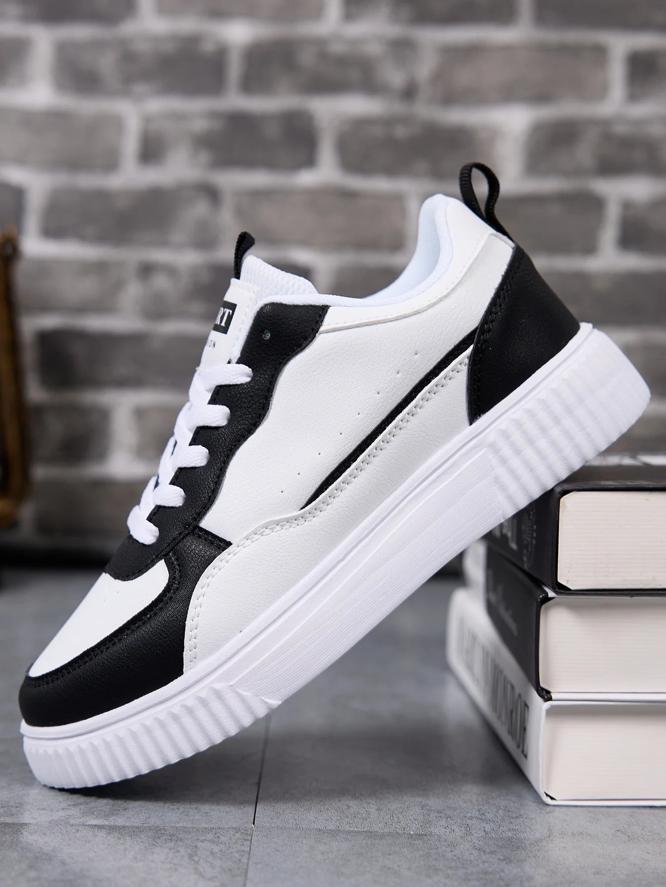 Ultra Light Tight Cold Glued Board Anti Slip Sneakers