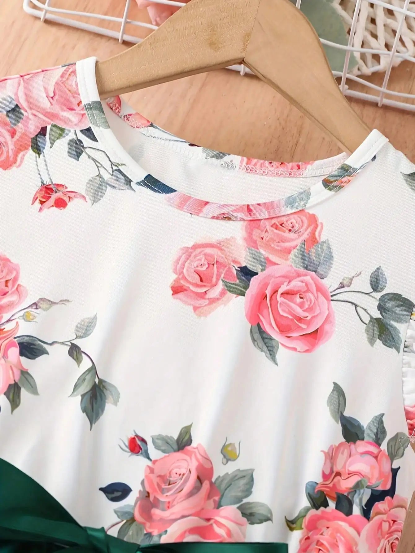 Girls' Small Flying Sleeves Round Neck Dress
