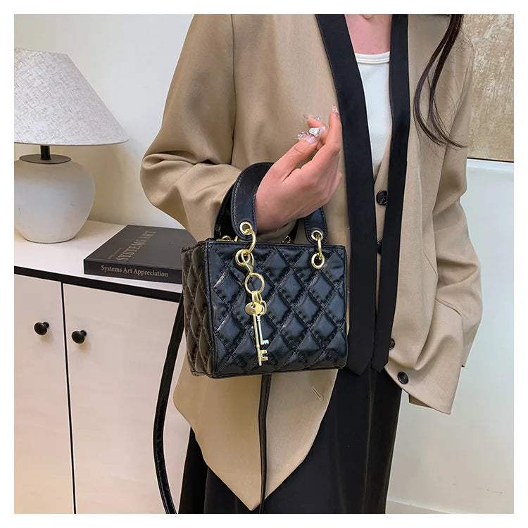 Women's Fashionable Texture Diamond Grid Shoulder Bag