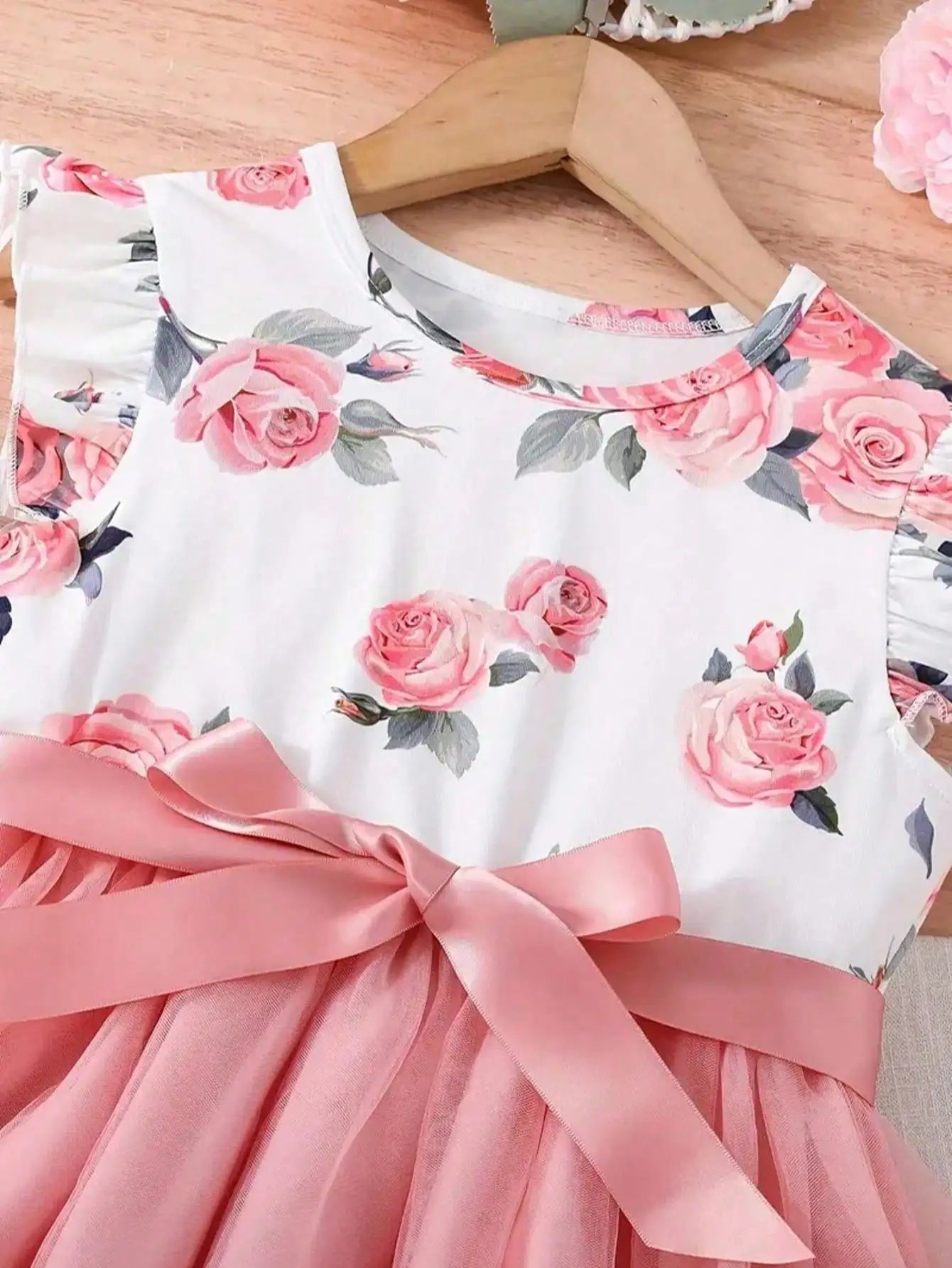 Girls' Small Flying Sleeves Round Neck Dress