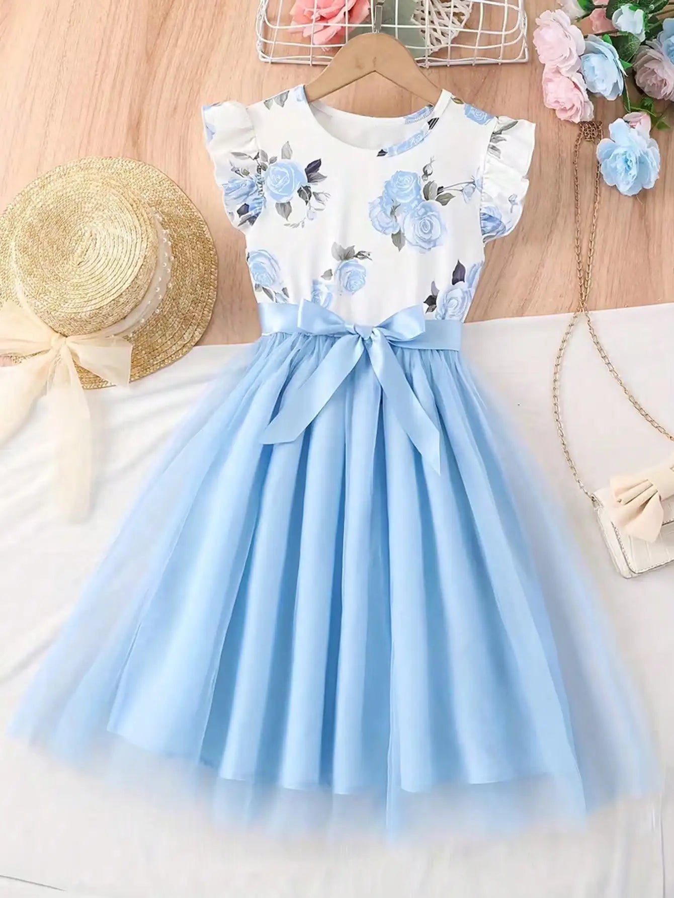 Girls' Small Flying Sleeves Round Neck Dress
