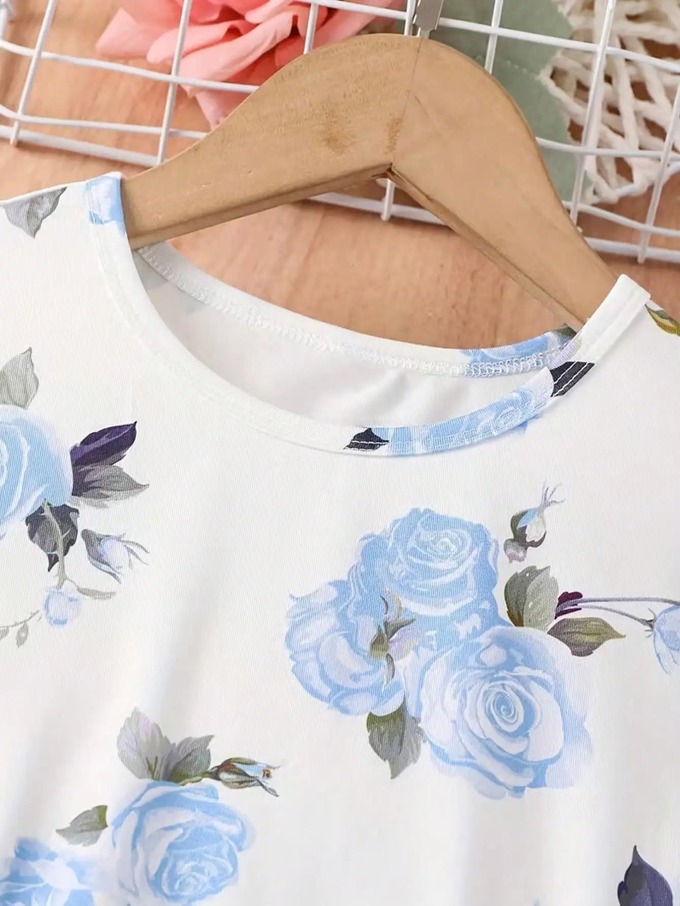 Girls' Small Flying Sleeves Round Neck Dress