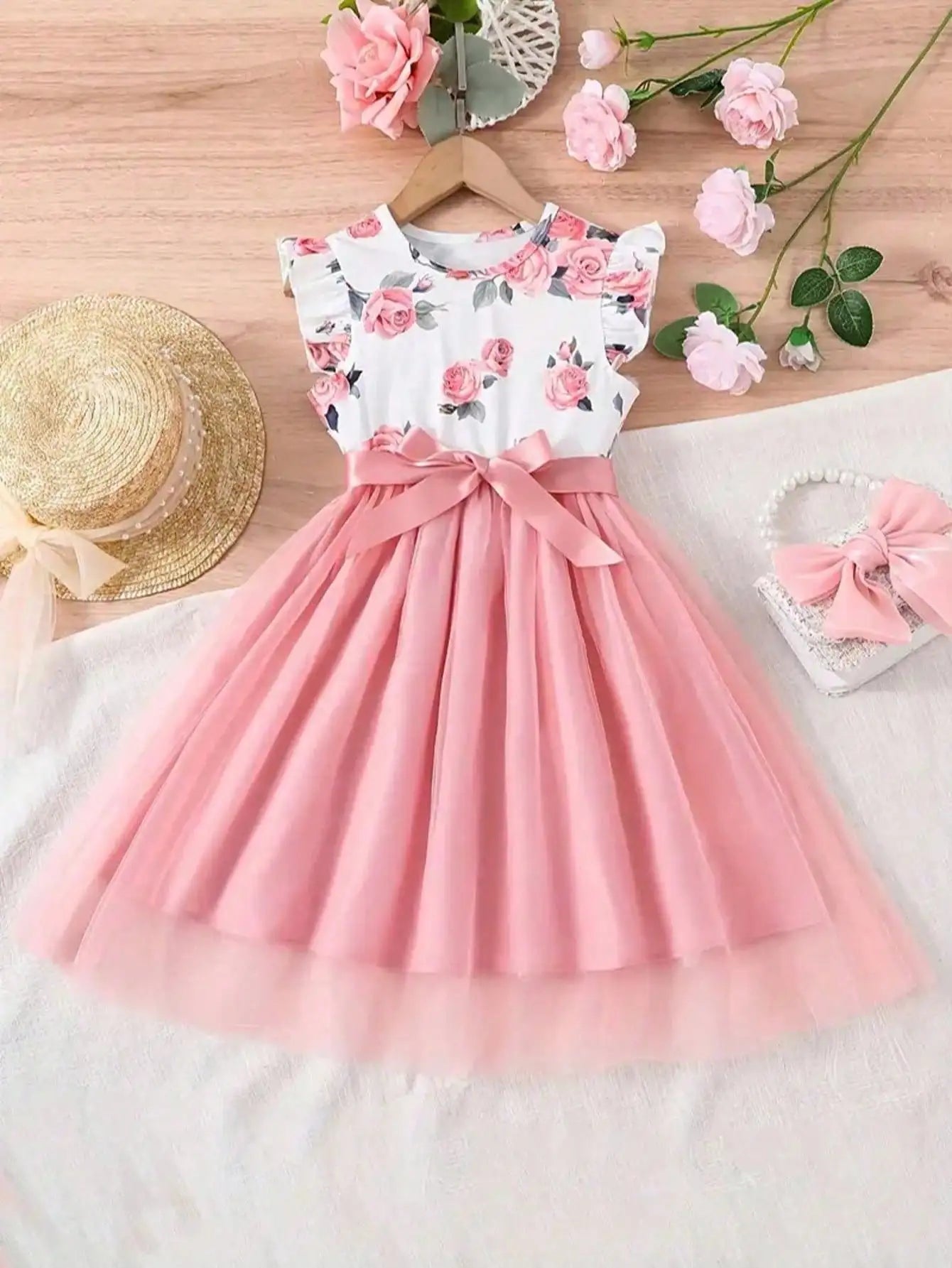 Girls' Small Flying Sleeves Round Neck Dress