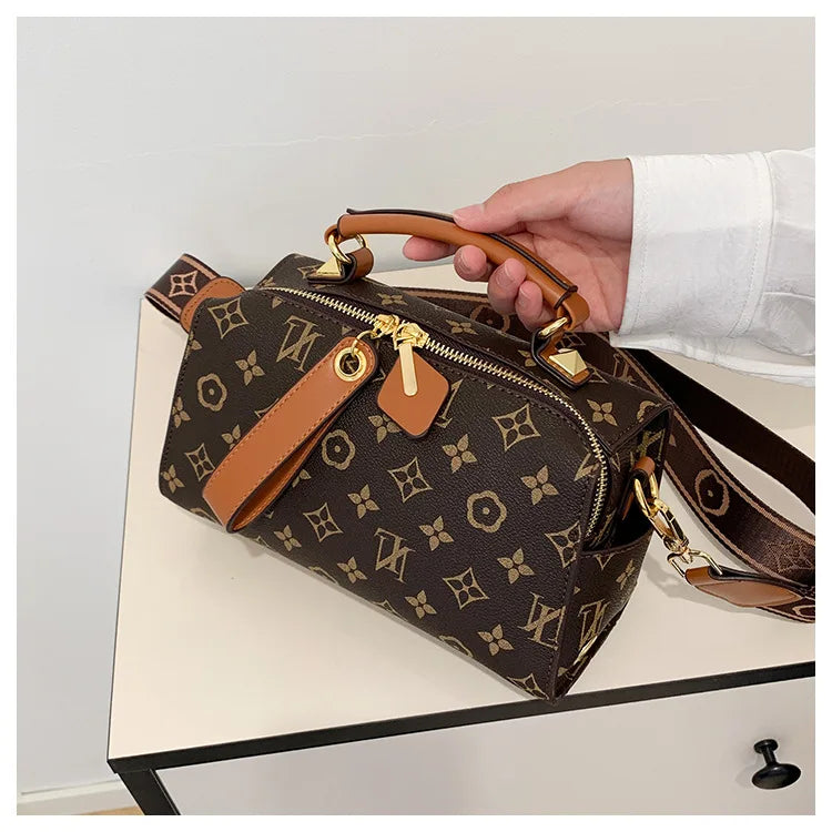 Women's Versatile Fashionable Commuting Broadband Shoulder Bag