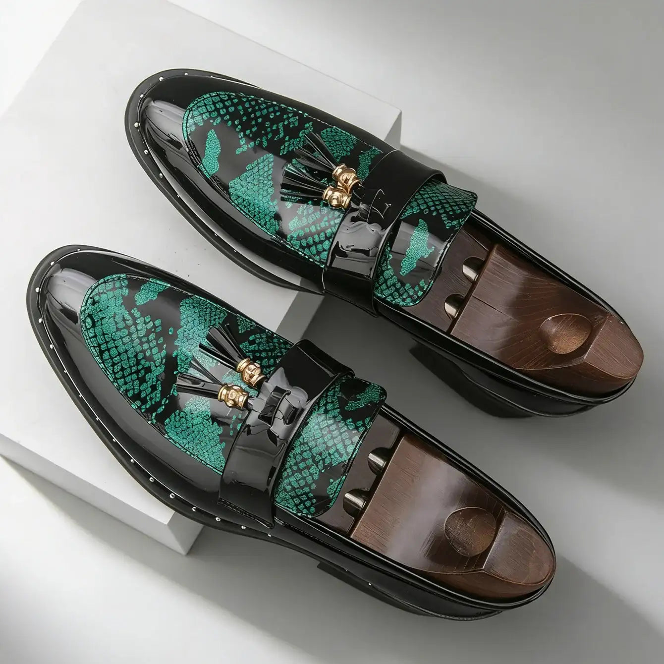 Men's Leather Shiny Tassel Snake Print Loafers Shoes