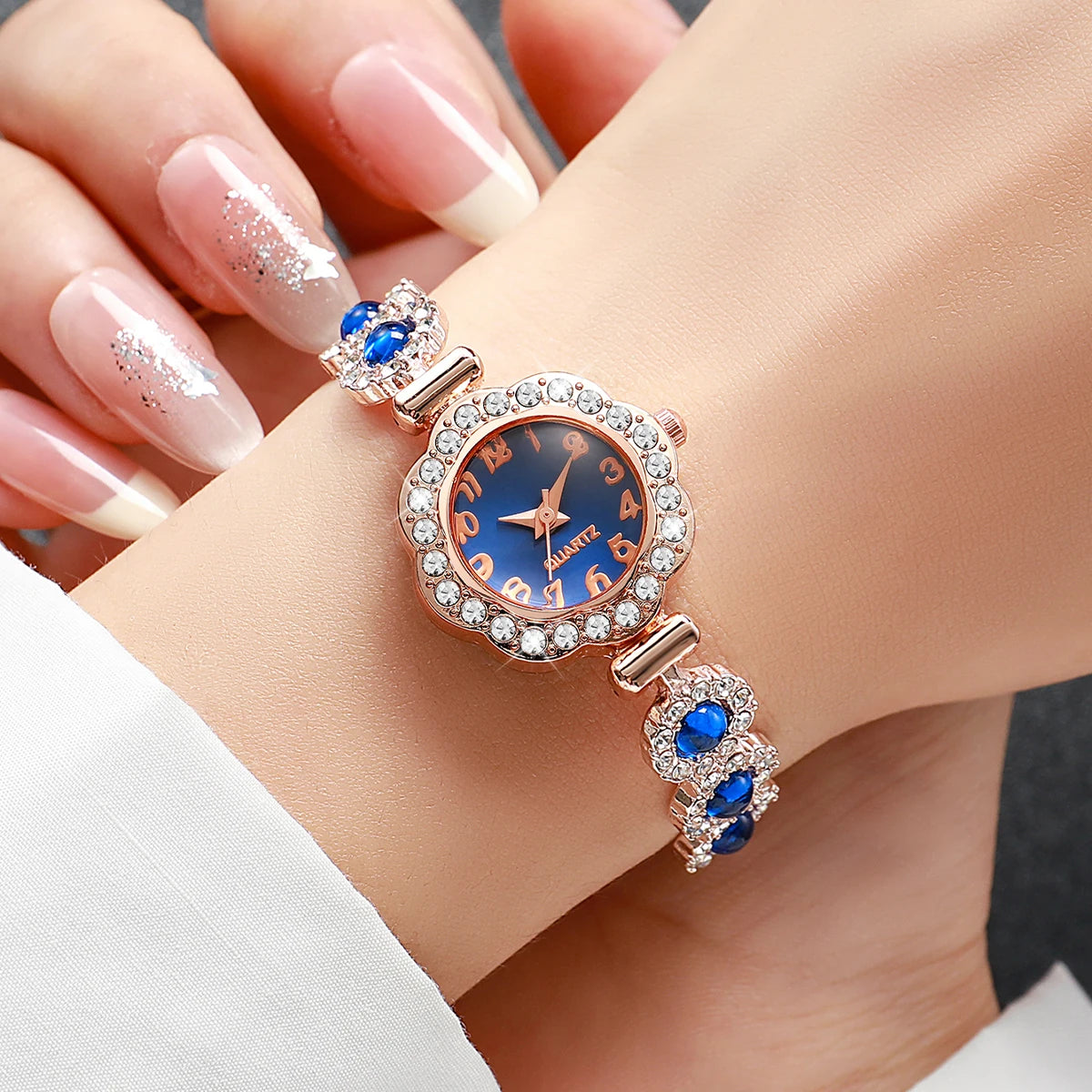 Women's Elegant Rhinestone Strap Quartz Wristwatch